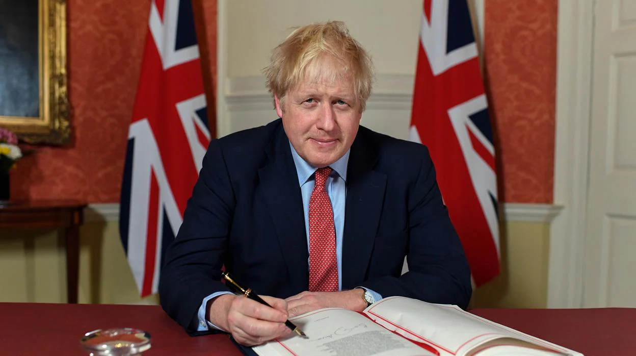 Boris Johnson firma el acuerdo de salida de la UE
