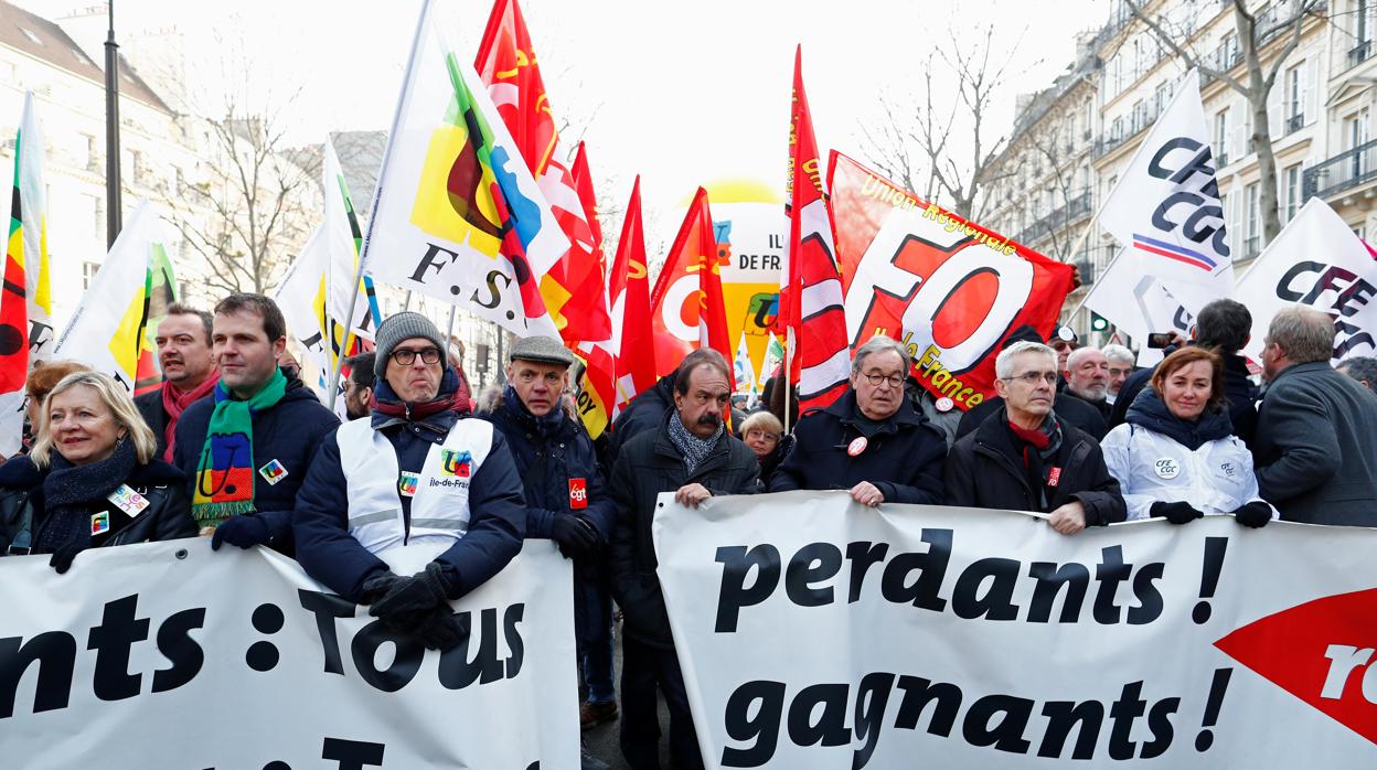 Primera línea de la marcha sindical en París contra la reforma de las pensiones