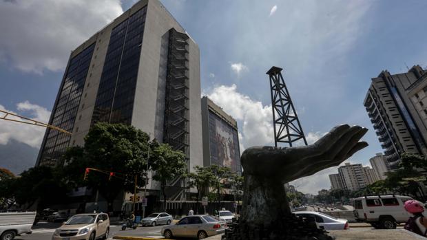 Maduro negocia privatizar la petrolera PDVSA por falta de dinero para reflotarla