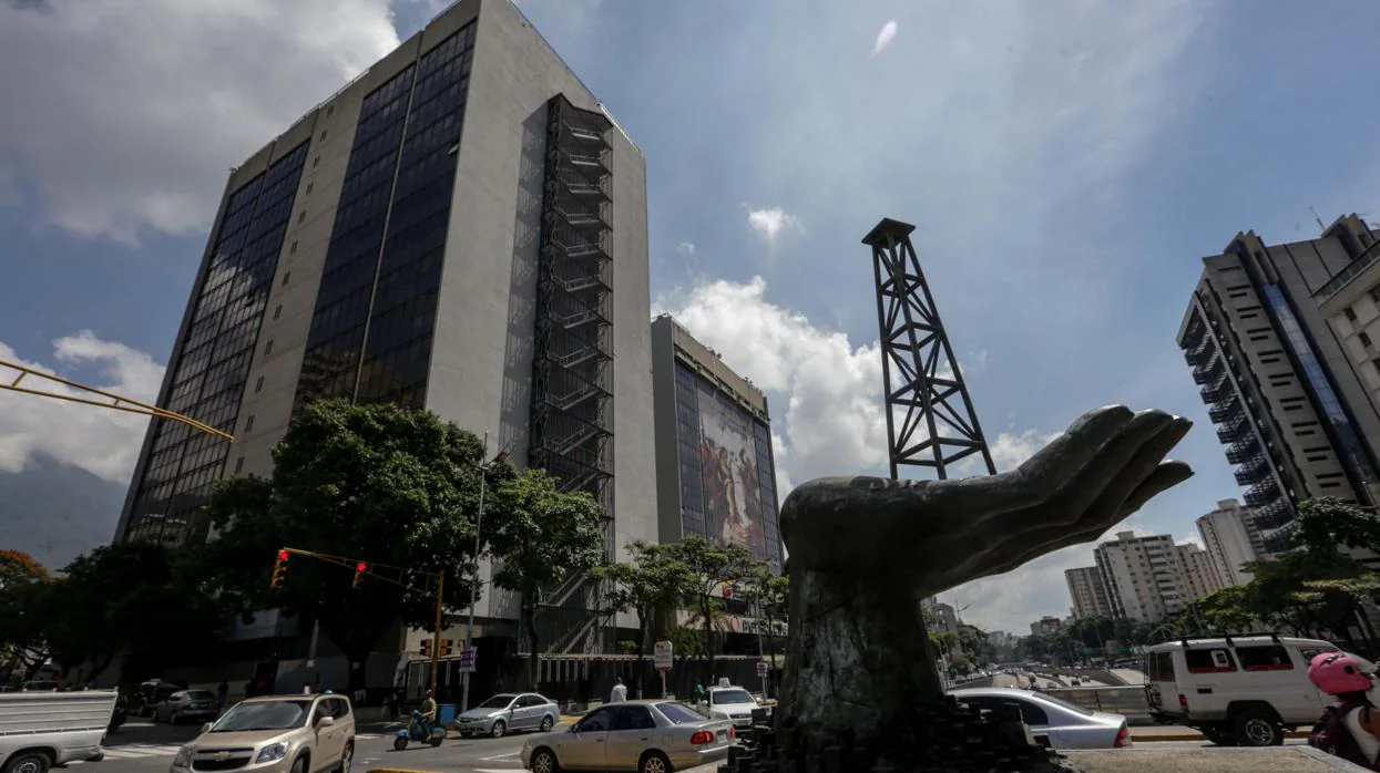 Fotografía de la sede de la empresa estatal Petróleos de Venezuela (PDVSA)