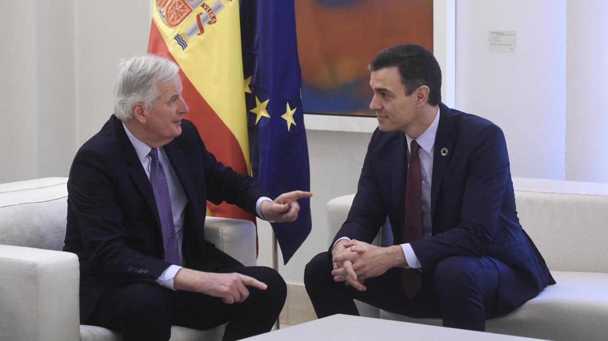 Sánchez recibe a Michel Barnier en La Moncloa