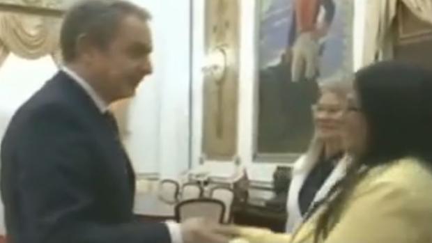 El Gobierno se desmarca de la visita de Zapatero a Maduro: «Viajó como ciudadano particular»