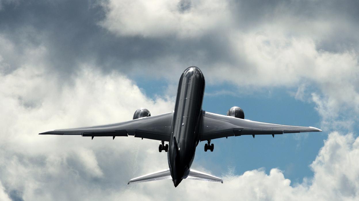 Un avión durante el despegue