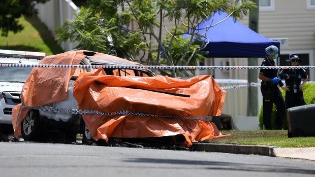 Mueren tres niños con su padre después de que su coche comenzara a arder en Australia