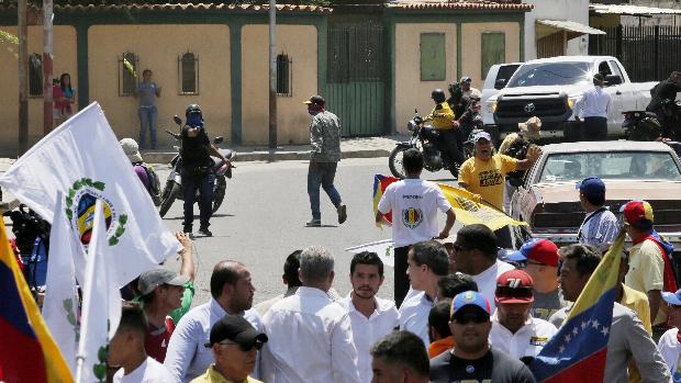 La UE y España condenan el ataque armado a Guaidó