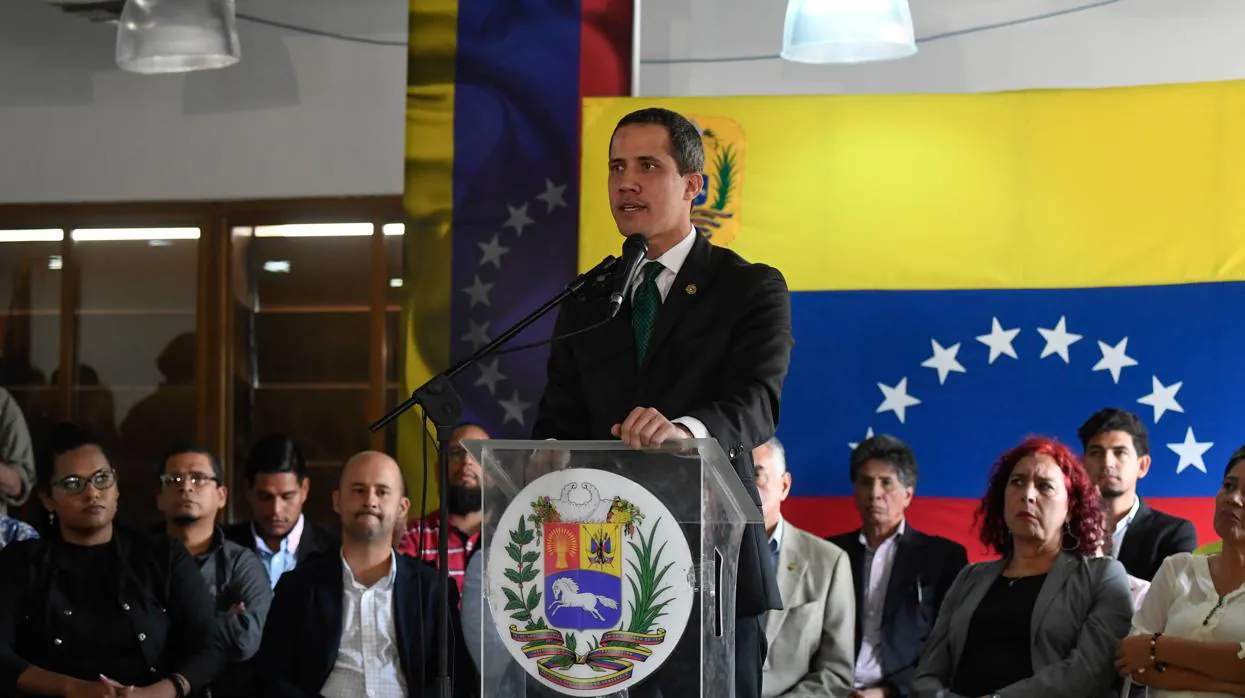 Guaidó en la rueda de prensa en Caracas explica la ruta de la manifestación