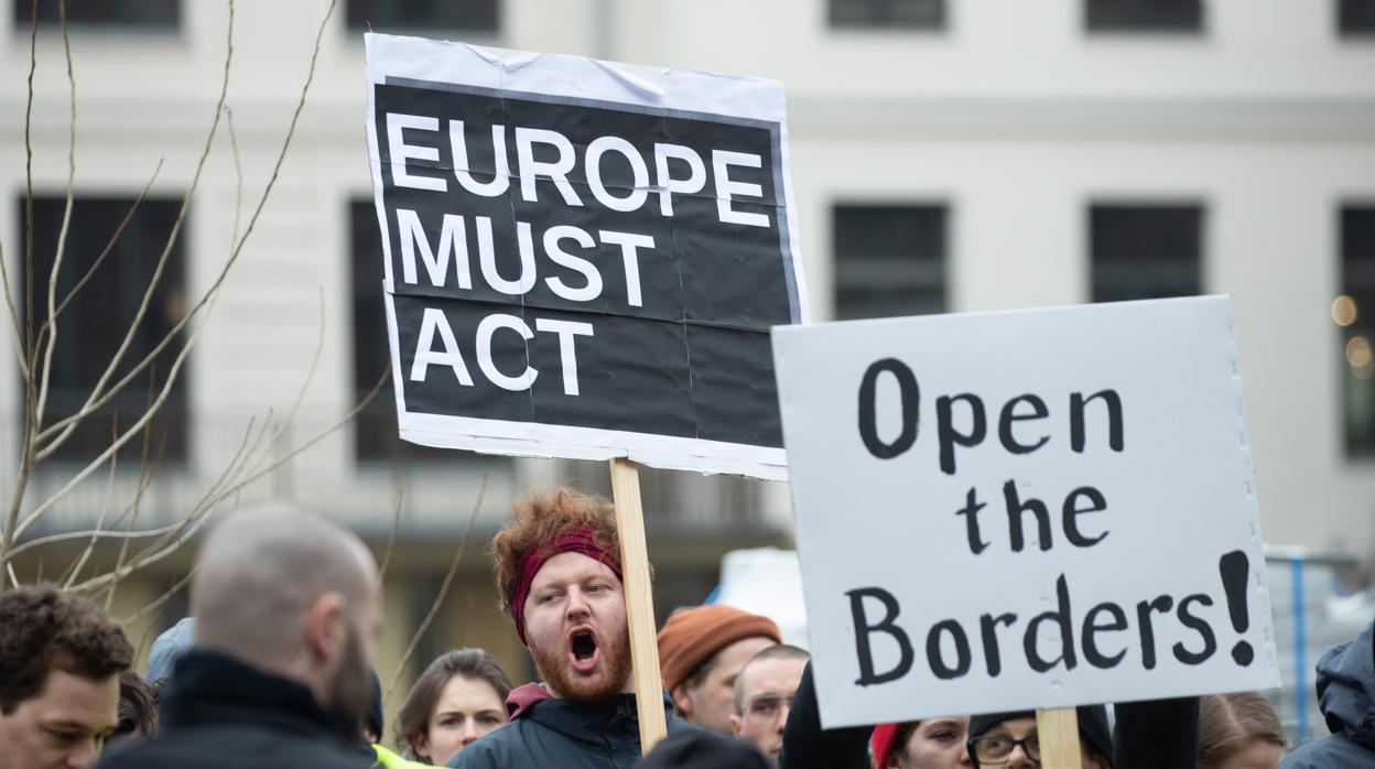 Protesta en Berlín para pedir a Europa que abra sus fronteras, como pide Erdogan