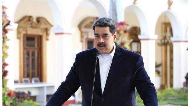 Maduro suspende la actividad laboral excepto la social