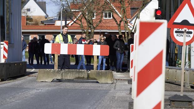 Alemania cierra sus fronteras con Francia, Suiza y Austria y refuerza su sanidad con militares