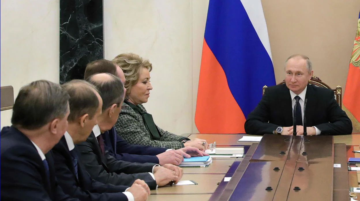 El presidente Vladimir Putin, durante una reunión con el Consejo de Seguridad en Moscú