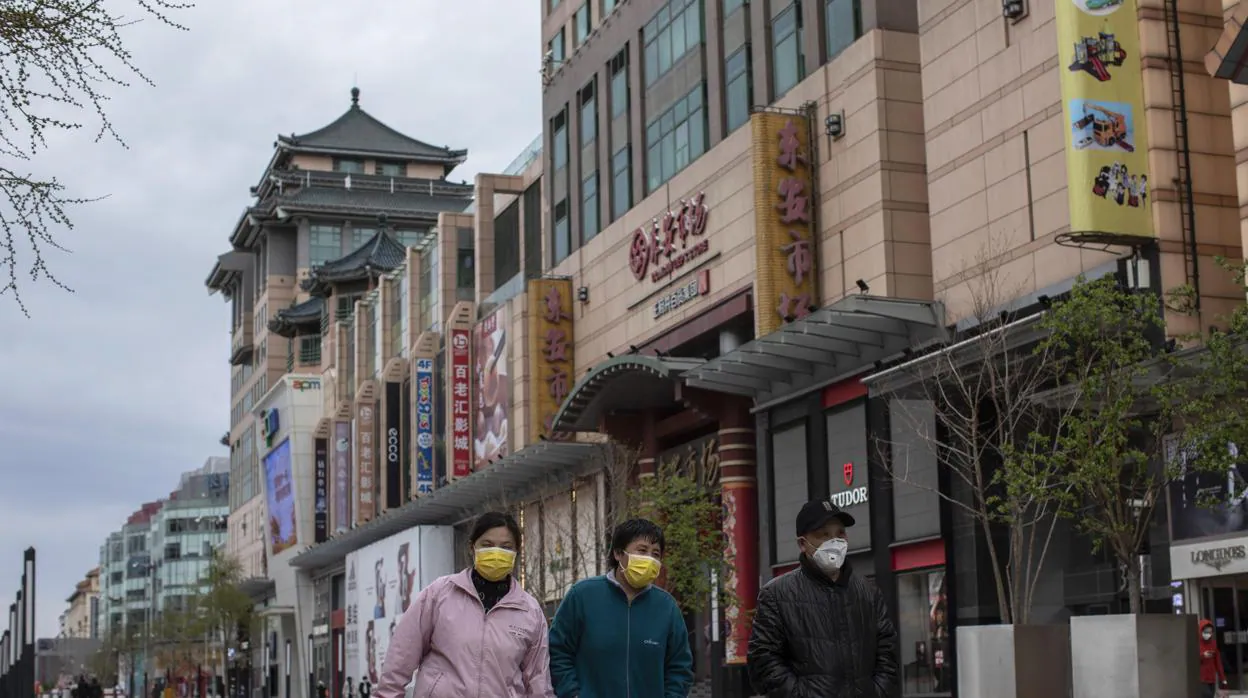 China cierra sus fronteras a los extranjeros para impedir los casos importados del coronavirus
