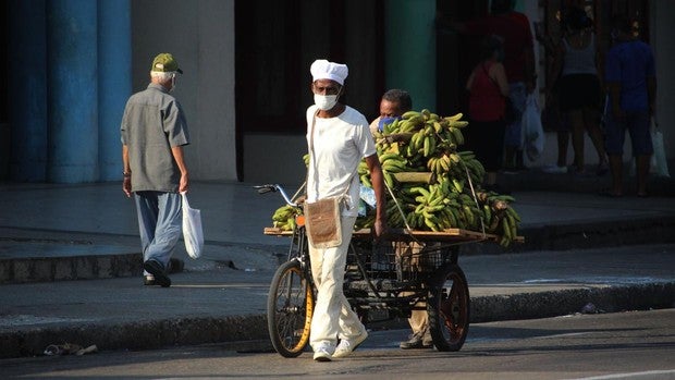 El régimen cubano exporta médicos pero no le interesa cuidar a sus ciudadanos frente a la pandemia