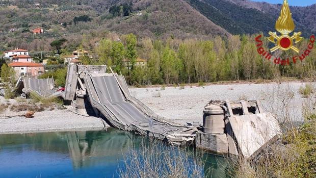 Se derrumba un puente en Italia: dos heridos, pero pudo ser una tragedia