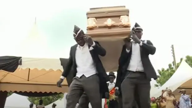 El baile con ataúdes en Ghana, un pujante negocio convertido en contenido viral