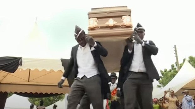 El baile con ataúdes en Ghana, un pujante negocio convertido en contenido viral