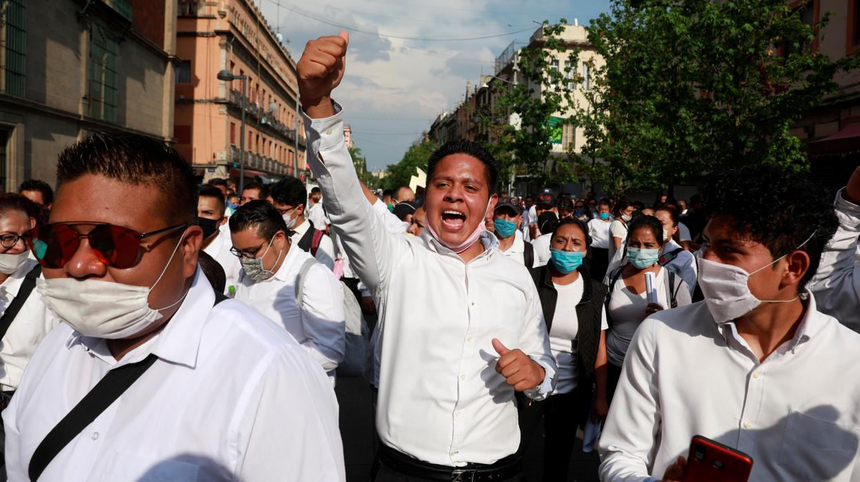 Protesta en México para pedir al Gobierno federal ayuda por la pérdida de empleos