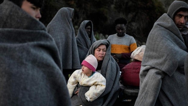 Grecia trasladará a unos 1.000 refugiados de los campos de las islas a hoteles