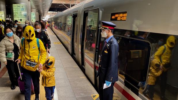 Viajar en tren de Wuhan a Pekín, como volar a Marte