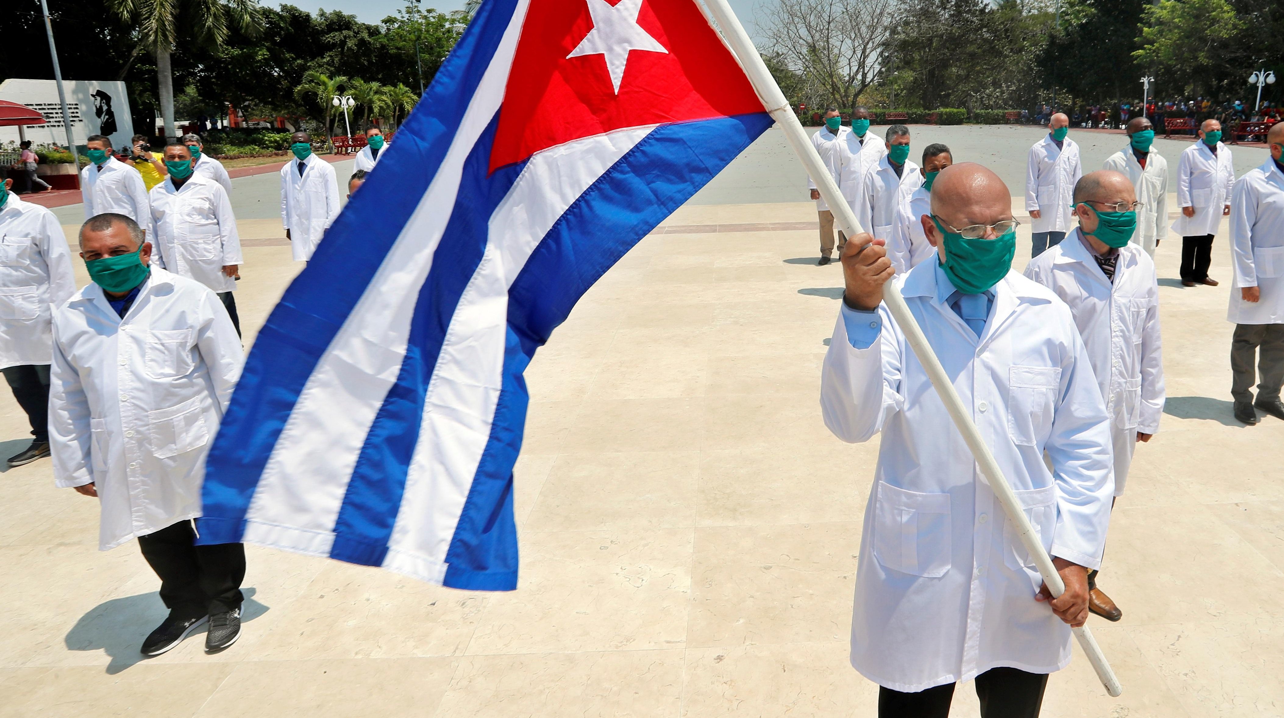 Misión de médicos cubanos enviados hace unos días a Italia