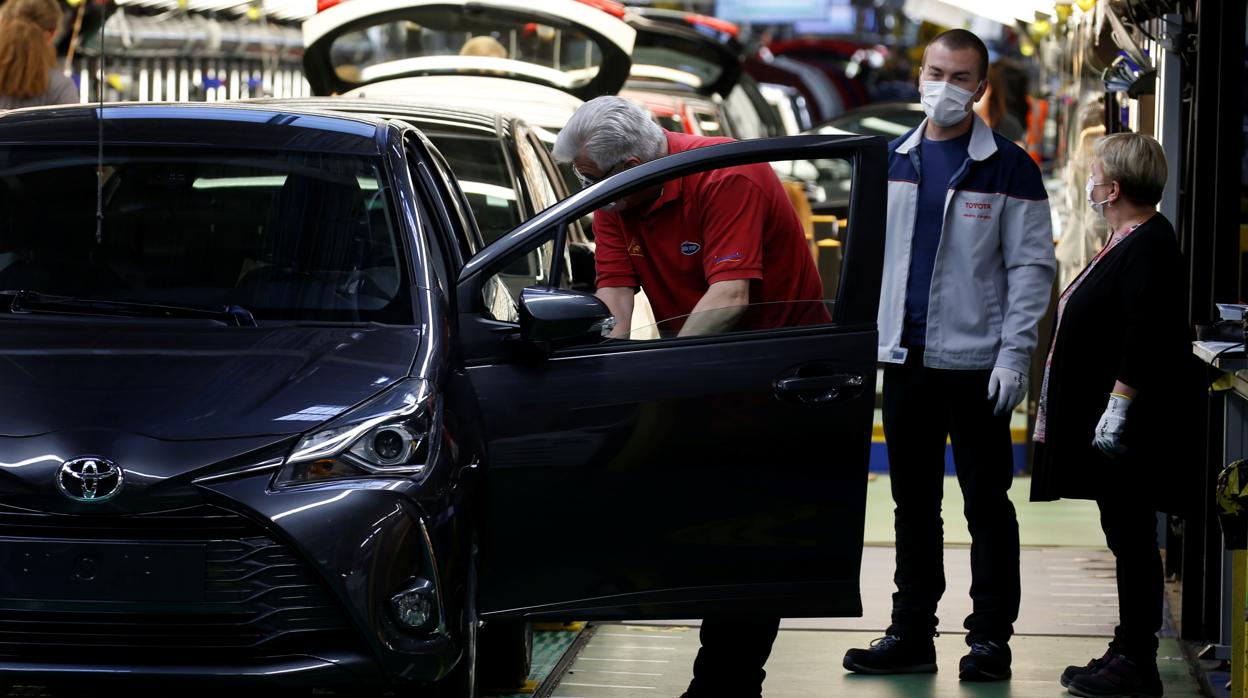 La empresa Toyota reabre sus operaciones después de cinco semanas paralizadas en Francia