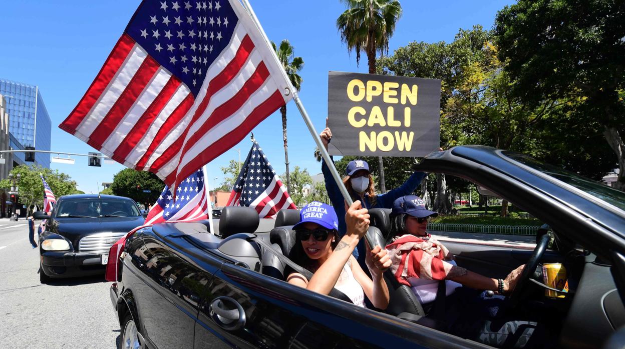 Protesta para reclamar la apertura de California, este miércoles