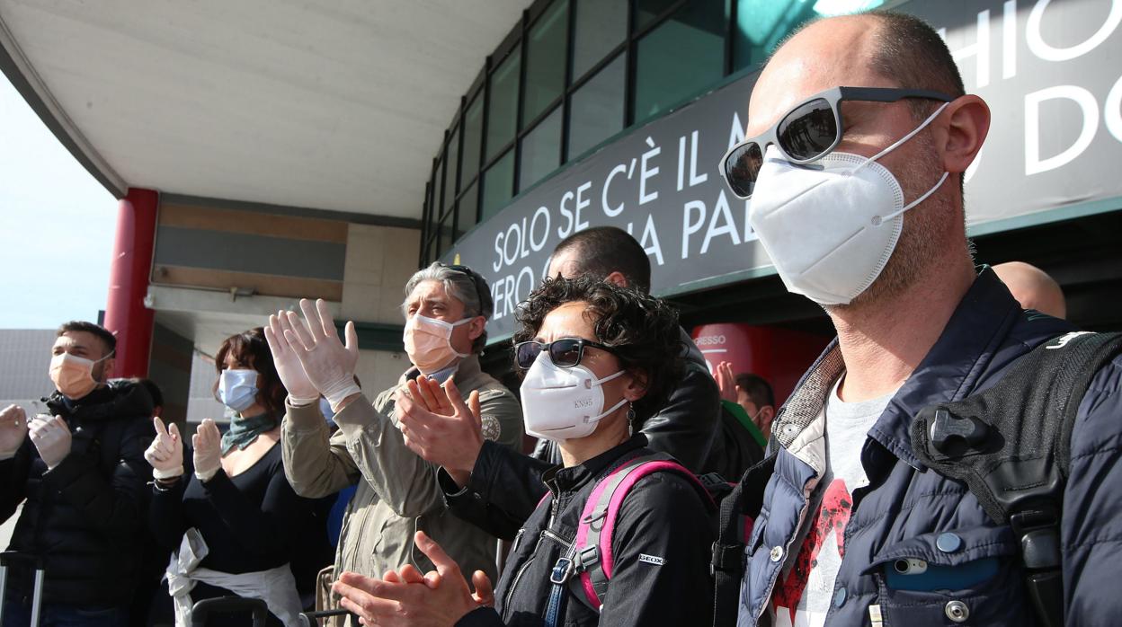 Un grupo de doctores llegan a Bérgamo para ayudar a contener la epidemia