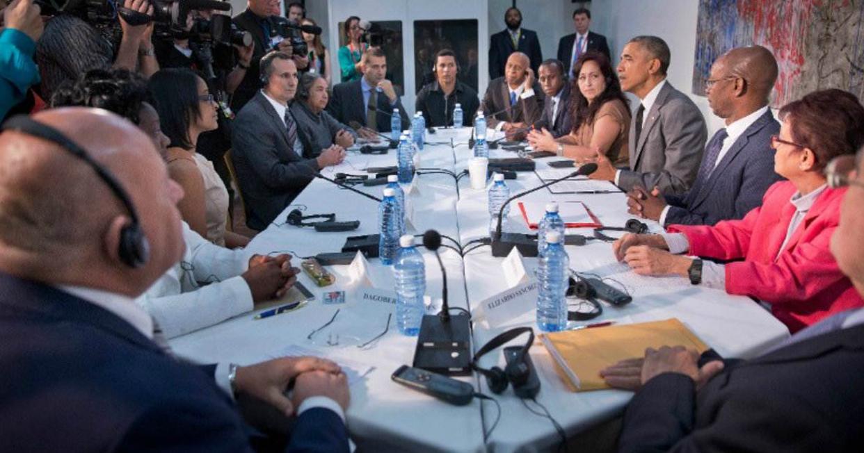 Barack Obama, en la Embajada de EE.UU. en La Habana, con un grupo de disidentes en marzo de 2016