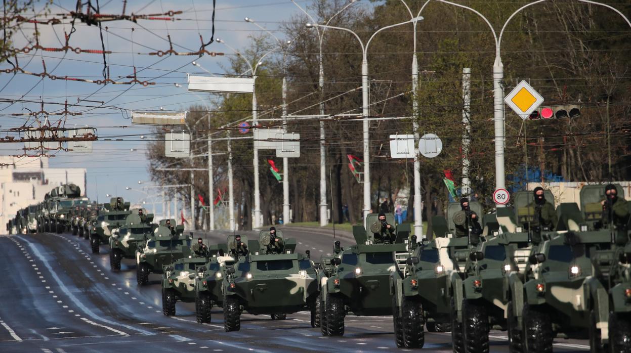 Ensayo del desfile militar del Día de la Victoria en Minsk