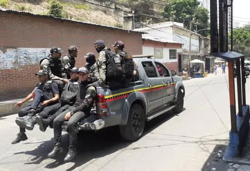 Funcionarios de los cuerpos de seguridad del Gobierno entran al barrio más grande de Latinoamérica