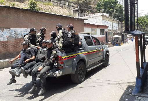 Funcionarios de los cuerpos de seguridad del Gobierno entran al barrio más grande de Latinoamérica