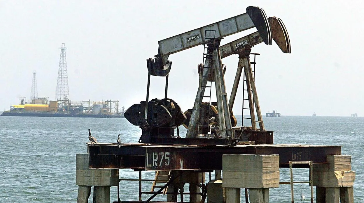 Una plataforma petrolifera de Maracaibo, Venezuela