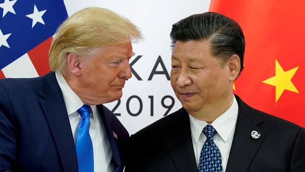 Trump golpea a China con fuertes desinversiones y advierte de nuevas sanciones