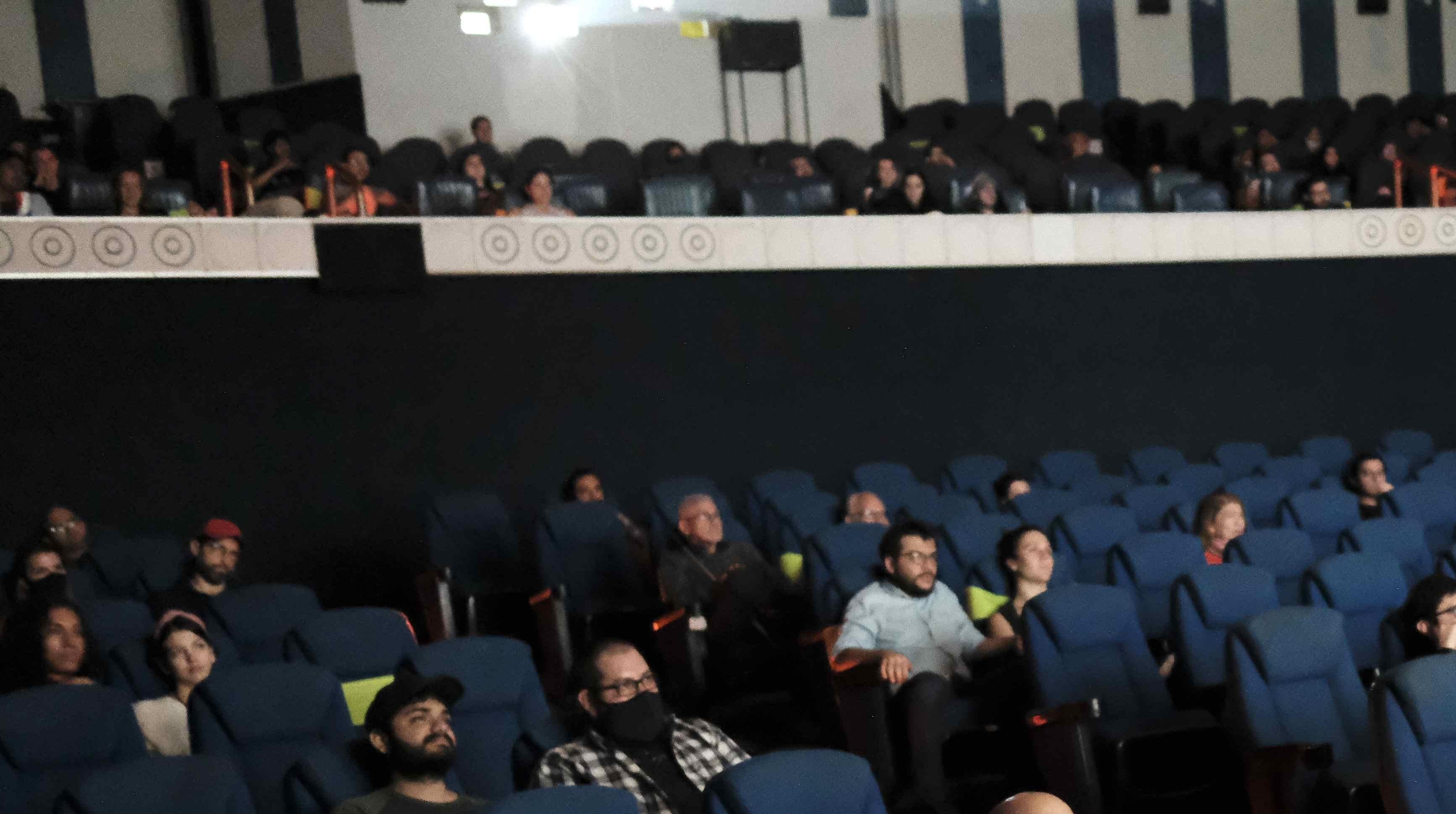 Espectadores en una sala de cine en San José, capital de Costa Rica