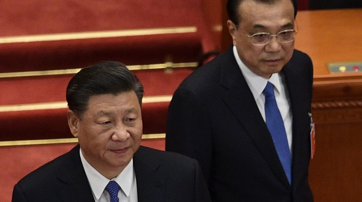 El priesidente chino, Xi Jinping (izquierda) y el primer ministro, Li Keqiang, a su llegada a la clausura de la Asamblea Popular en Pekín