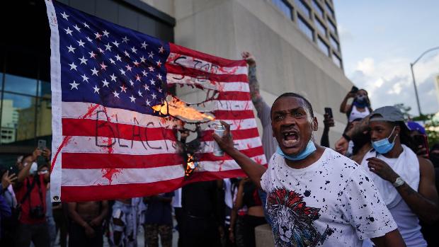 Un joven de 19 años muere tiroteado durante la cuarta noche de protestas en EE.UU.