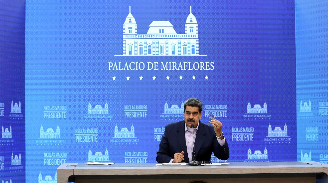 Maduro sube el precio de la gasolina y abre la puerta a la venta en dólares