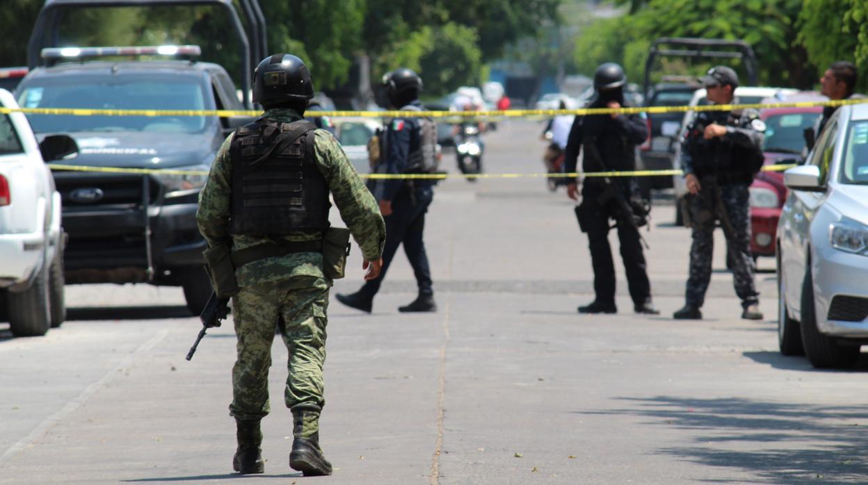 Policías en la ciudad de Celaya, donde ocurrieron los dos ataques