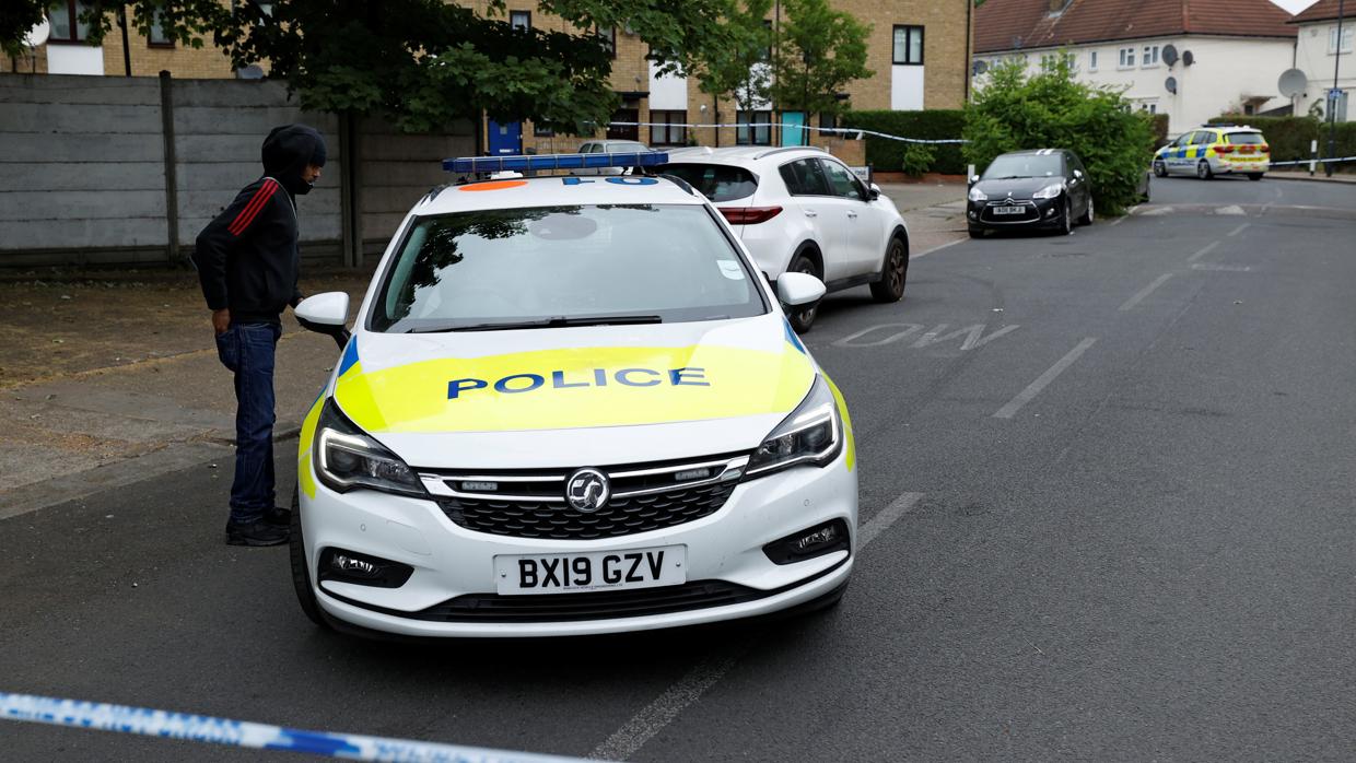 Un niño y tres adultos resultan heridos en un tiroteo en Londres