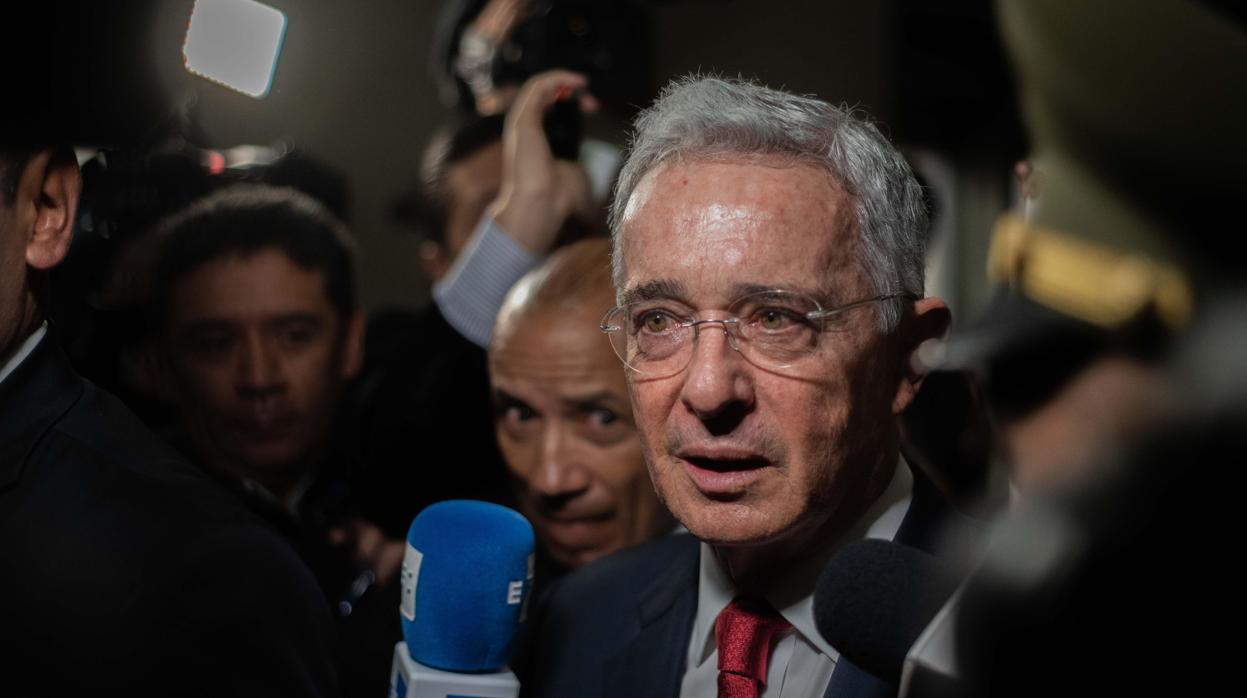 El expresidente Álvaro Uribe Vélez tiene medio centenar de juicios pendientes