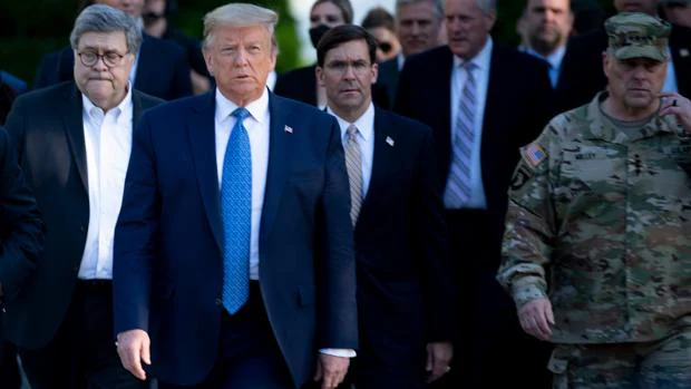El general de mayor rango de EE.UU. pide perdón por acompañar a Trump en un polémico paseo