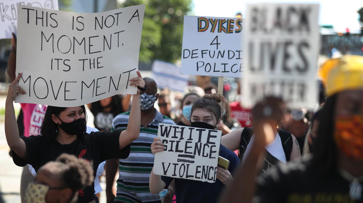 Manifestantes en Atlanta en contra del racismo