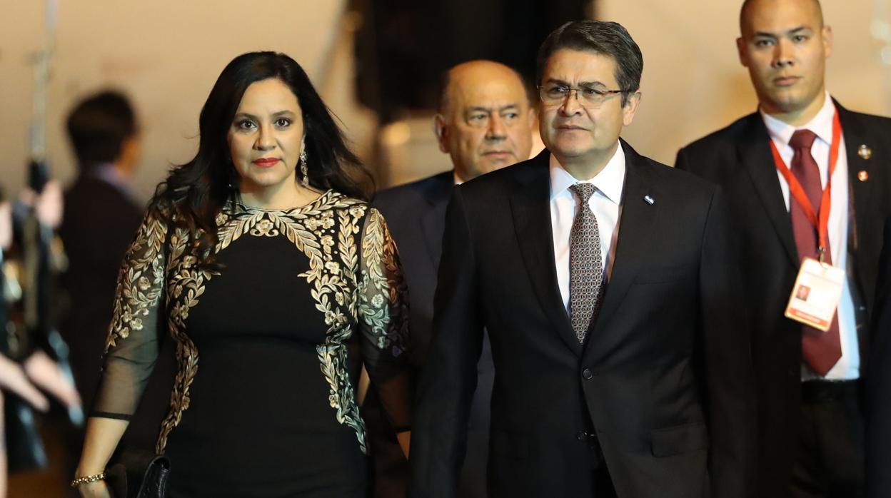 El presidente de Honduras, Juan Orlando Hernández y su esposa Ana García