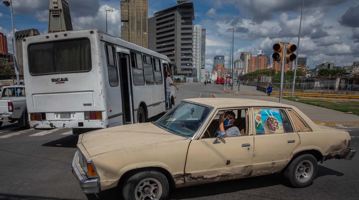 Un viejo Chevrolet en el centro de Caracas