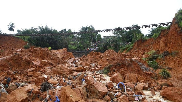 Mueren al menos trece personas por un deslizamiento de tierra en Abiyán
