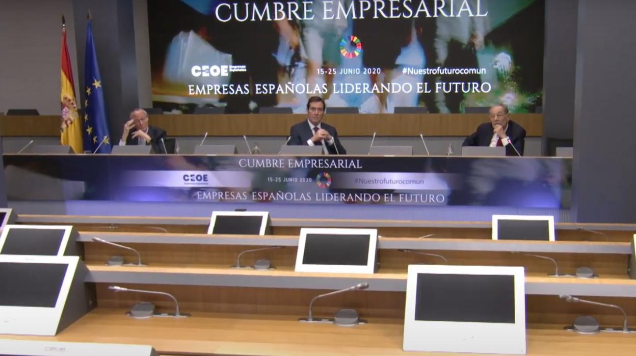 Piqué y Solana, durante su intervención en la cumbre empresarial celebrada por iniciativa de la CEOE