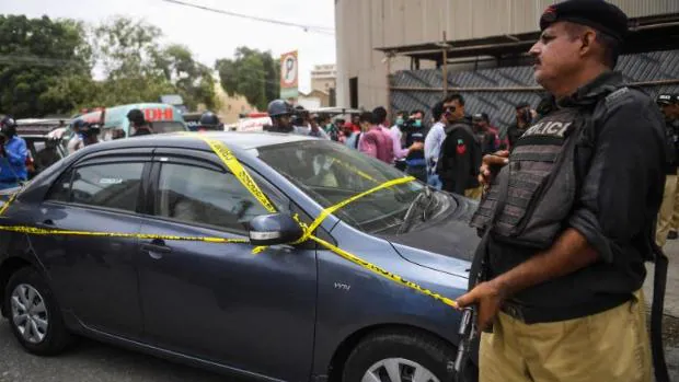 Al menos siete muertos en un ataque de milicianos a la Bolsa de Karachi en Pakistán