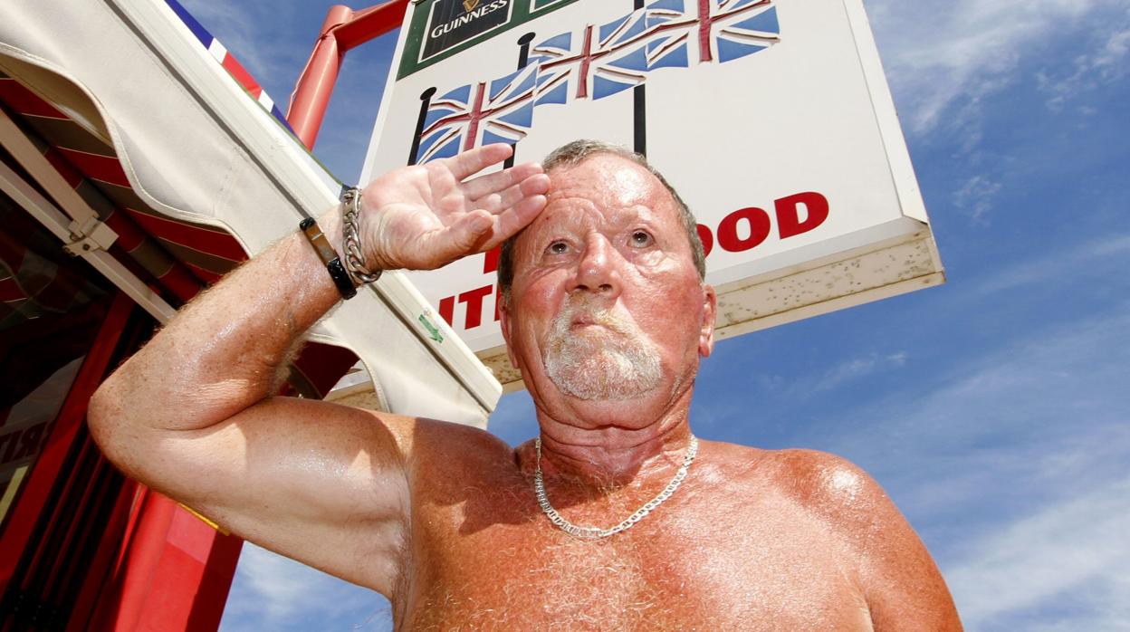 Un turista británico disfruta del verano en Benidorm