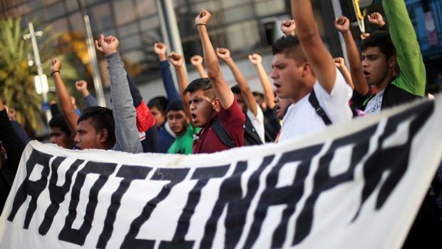 La nueva investigación de Ayotzinapa avanza a trompicones en su relanzamiento por López Obrador