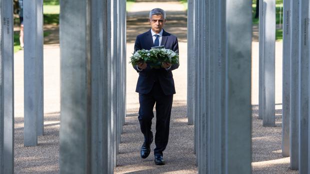 Londres recuerda a las víctimas del peor atentado terrorista en el Reino Unido 15 años después