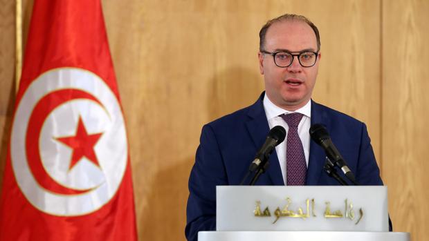 Dimite el primer ministro de Túnez y sume al país en una grave crisis